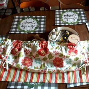Kitchen valance